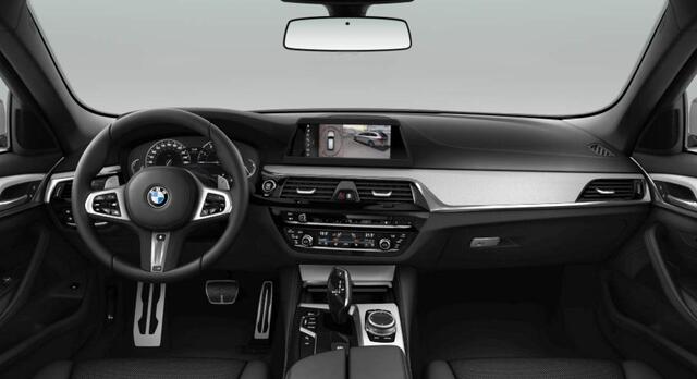 BMW 5-SERIE Touring 520i M-Sport | Panoramadak | Stoelventilatie | 21"