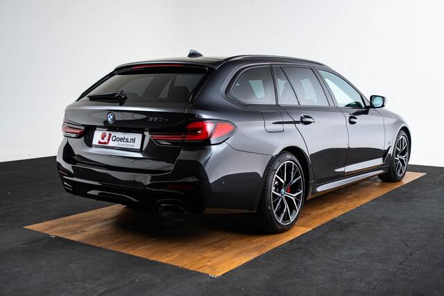 BMW 5-SERIE Touring 530e High Executive M Sport - Panoramadak - Parking/Driving Assistant - Active Protection - Comfort acces - Head up - Elektrisch verwarmde voorstoelen - BMW Laserlight - Hifi - Stuurwielrand verwarmd -