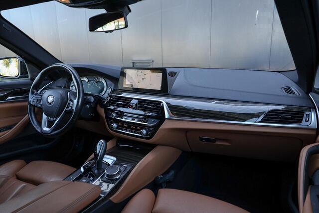 BMW 5-SERIE 520i Aut8 Exe ? Leder ? H&K ? Sfeer