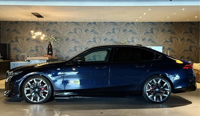 BMW 5-SERIE 530e I M-pakket I 21" INDIVIDUAL I Pano I Carbon