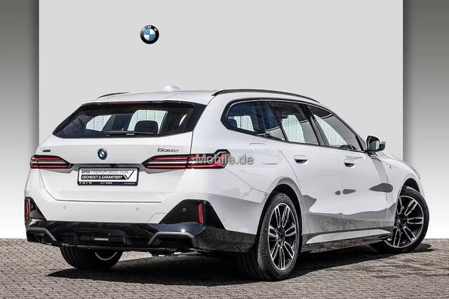 BMW 5-SERIE Touring 530e xDrive M-SPORT ** LED, NAVI+, LEDER, 19-inch LMV, ALARM, M-ONDERSTEL ** 1e EIG - UNFALLFREI ** ** INFORMEER OOK NAAR ONZE AANTREKKELIJKE FINANCIAL-LEASE TARIEVEN **
