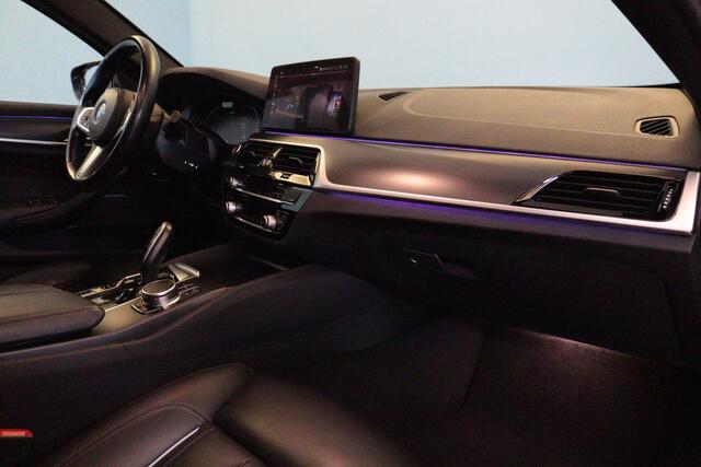 BMW 5-SERIE Touring 530e Business Edition Plus | NAVI | CAMERA + PDC | SCHUIF/KANTELDAK | HARMAN/KARDON AUDIO | TREKHAAK INKL |