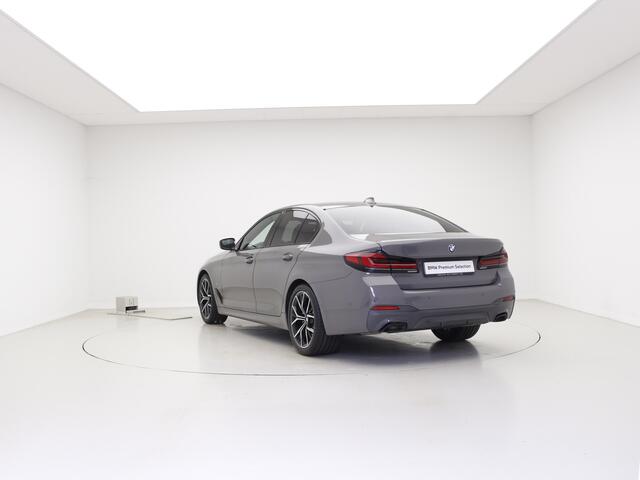 BMW 5-SERIE 520i M-Sport | Harman Kardon | Schuifdak | High Executive | Berninagrau Bernstein effect metallic