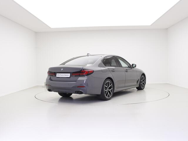 BMW 5-SERIE 520i M-Sport | Harman Kardon | Schuifdak | High Executive | Berninagrau Bernstein effect metallic