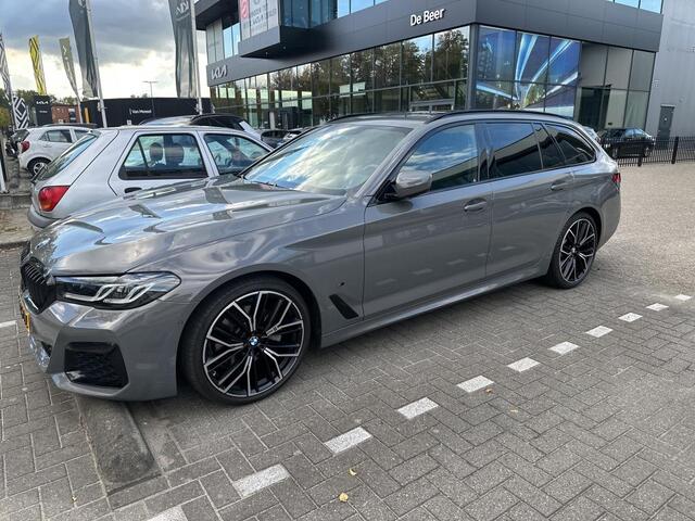 BMW 5-SERIE Touring 520i M-Sport | High Executive | 20" | Panorama | Hifi | Comfortzetels | Head-Up | Camera