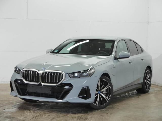 BMW 5-SERIE 550e xDrive M-Sport | Trekhaak | CoPilot | 20" | Bowers & Wilkins Surround