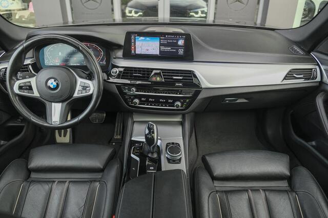 BMW 5-SERIE Touring 520i M-Sport 184pk Panoramadak Comfortstoelen Virtual cockpit Camera NLauto