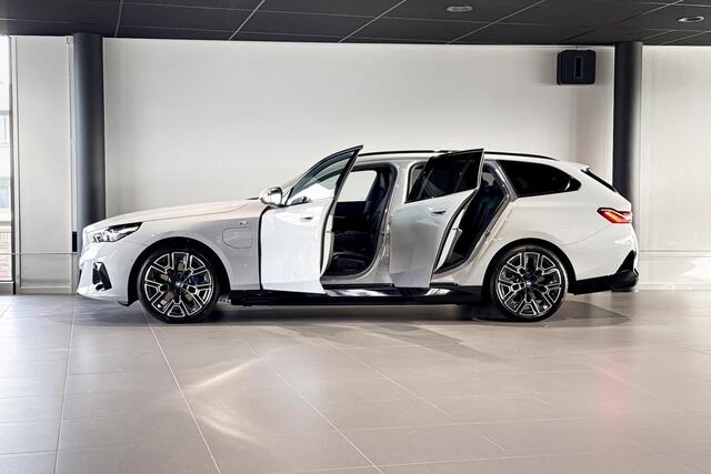 BMW 5-SERIE Touring 530e M Sport Edition | Harman Kardon | Stoelverwarming | Head-up Display |