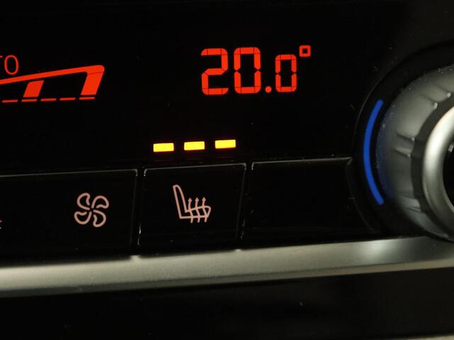 BMW 5-SERIE 520i High Executive | Luxury Line | Leder | Trekhaak | Camera | Stoelverwarming | 19'' | Sfeerverlichting | Memory | Carplay | Navigatie | Park Assist | Full LED