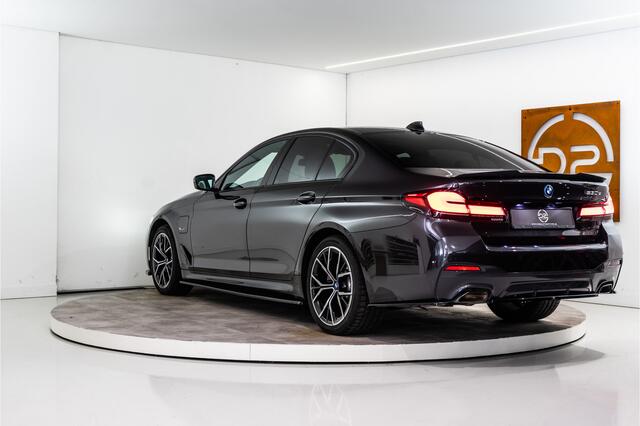BMW 5-SERIE 530e High Executive M-Sport 300PK | Laser | Pano | Leder | Sfeer | 12 MND Garantie