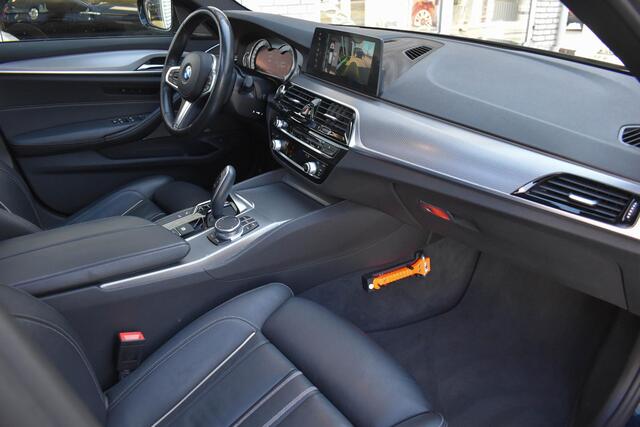 BMW 5-SERIE Touring 540i xDrive High Executive Pano Comf Zetels