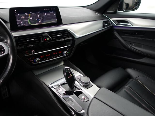 BMW 5-SERIE 530e iPerformance eDrive M Sport- Schuifdak, Head Up, Harman Kardon, Stuur/Stoelverwarming, 360 Camera