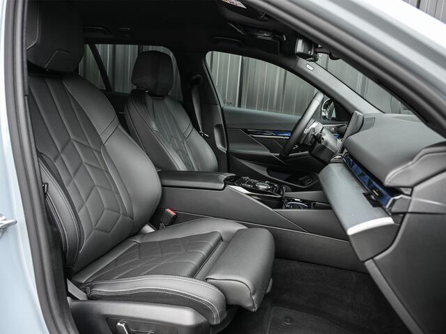 BMW 5-SERIE Touring 530e xDrive M-SPORT PRO | 360 CAMERA | ICONIC GRILL | HEAD-UP | ADAPTIVE LED | AMBIANCE VERLICHTING | COMFORT ACCESS | ADAPTIVE LED | ELEKTR. VERST. STOELEN | BOWERS & WILKINS | EL. TREKHAAK