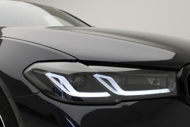 BMW 5-SERIE Touring 530e M-Sport | Trekhaak | Harman Kardon | Panorama | Active Cruise Control | Head-Up | Privacy glass