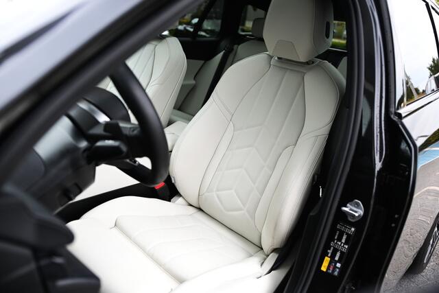 BMW 5-SERIE Touring 550e xDrive M Sport Automaat / Panoramadak / Trekhaak / Bowers & Wilkins / Adaptief onderstel professional / Parking Assistant Professional / Stoelventilatie