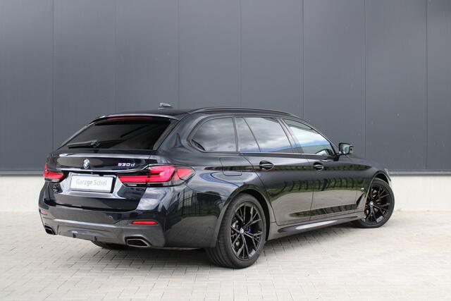 BMW 5-SERIE Touring 530d M-Sport - Trekhaak - Pano - Laser - HUD - 360 Camera - Keyless - Sportstoelen - H&K - Fabrieksgarantie - Rijklaar
