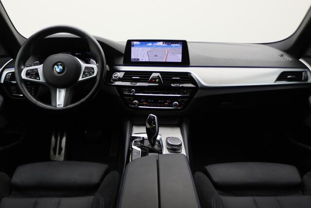 BMW 5-SERIE 530e iPerformance High Executive M Sport Softclose, Camera, H&K, Head-Up, Apple Carplay, Trekhaak, Keyless