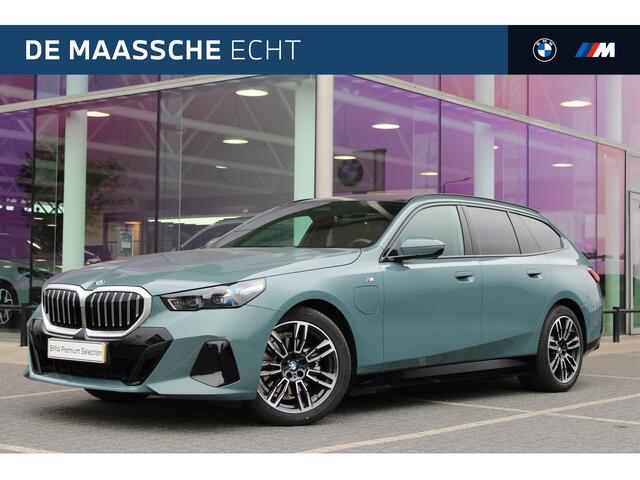 BMW 5-SERIE Touring 530e M Sport Automaat / Panoramadak / Trekhaak / Achteruitrijcamera / Adaptieve LED / M Sportonderstel / Parking Assistant / Stoelverwarming