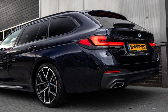BMW 5-SERIE Touring 520d 191 pk High Executive M-Sportpakket / Facelift/ Sport-Stoelen/ Stoel.Verw/ Adap.Cruise/ Stuur.Verw/ Apple-Carplay/ Camera/ 19 '' LMV