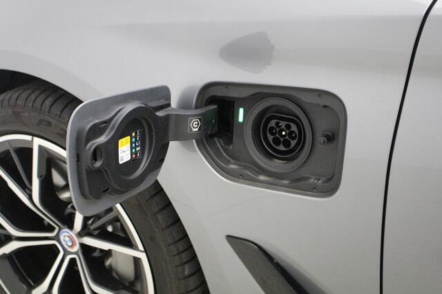 BMW 5-SERIE 530e M-Sport | 19" | Trekhaak | Harman Kardon | Driving Assistant Professional |