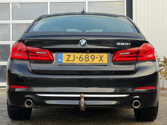 BMW 5-SERIE 520i High Executive Edition 184pk | Achteruitrijcamera | LED koplampen | Lichtmetalen velgen 18" | Lederen bekleding | Trekhaak elektrisch uitklapbaar | Voorstoelen verwarmd | Dealer onderhouden!