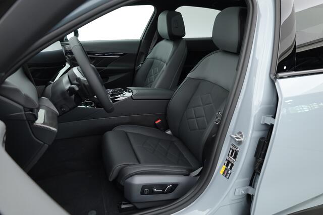 BMW 5-SERIE 530e xDrive M Sport | Pano | HUD | B&W | Stoelventilatie | 360cam | Elek. Trekhaak | Carbon int. | 21''