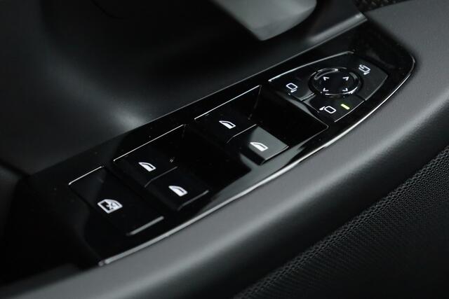 BMW 5-SERIE 530e xDrive M Sport | Pano | HUD | B&W | Stoelventilatie | 360cam | Elek. Trekhaak | Carbon int. | 21''