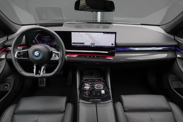BMW 5-SERIE 550e 490Pk Aut. | Plug in Hybride | X-Drive | Shadowline | M-Sport | Head Up Display | Bowers en Wilkins Sound | Panoramadak | 21''