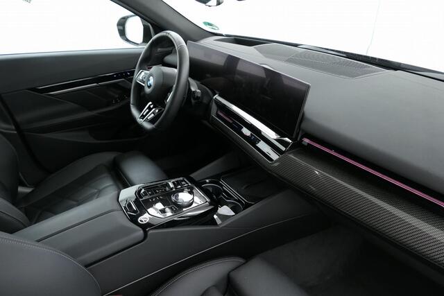 BMW 5-SERIE Touring 520i M-Sport | Driving Assistant Professional | Trekhaak | Standkachel | Carbon int. lijsten | Harman Kardon