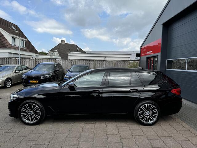 BMW 5-SERIE Touring 520i High Executive Alles zwart!