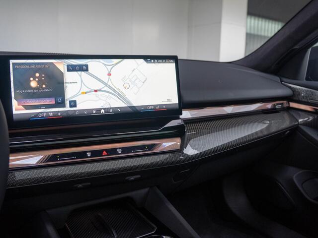 BMW 5-SERIE Touring 550e xDrive | M Sportpakket Pro | Innovation Pack | Verwarmd Stuurwiel | Comfort Access | Panoramadak | Stoelventilatie | Stoelverwarming | Bowers & Wilkins | Trekhaak