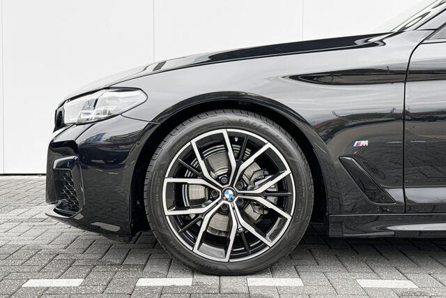 BMW 5-SERIE Touring 520i M Sport | Trekhaak | Panoramadak