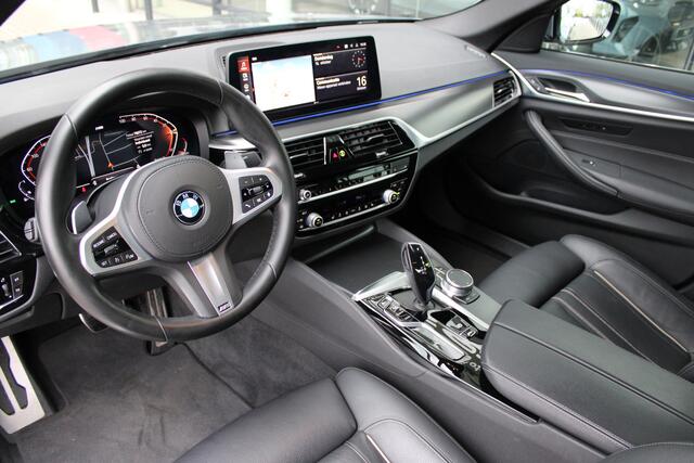 BMW 5-SERIE 520i High Executive M Sport Automaat / Trekhaak / Achteruitrijcamera / Adaptieve LED / Live Cockpit Professional / Stoelverwarming