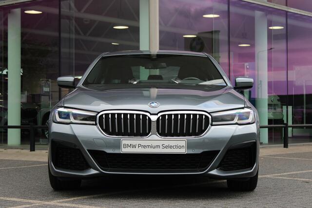 BMW 5-SERIE 520i High Executive M Sport Automaat / Trekhaak / Achteruitrijcamera / Adaptieve LED / Live Cockpit Professional / Stoelverwarming