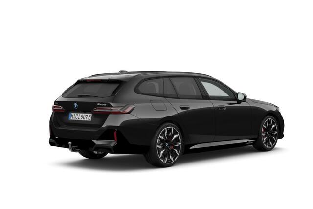 BMW 5-SERIE Touring 550e xDrive | M Sport Pro | Innovation Pack | Travel Pack | Comfort Pack | Trekhaak