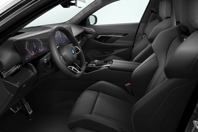 BMW 5-SERIE Touring 550e xDrive | M Sport Pro | Innovation Pack | Travel Pack | Comfort Pack | Trekhaak