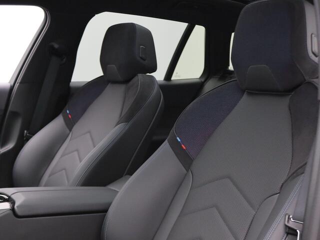 BMW 5-SERIE Touring 530e M Sportpakket | Trekhaak | Panoramadak | Driving Assistant | Parking Assistant | Harman Kardon | 19''