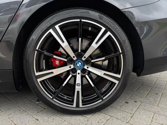 BMW 5-SERIE Touring 530e M Sport Pro Edition HUD H/K Sound Trekhaak NL Auto 3500km NAP!