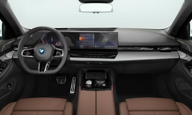 BMW 5-SERIE Touring 530e 530e | M Sportpakket Pro | Individual Lak | Innovation Pack | Comfort Pack | Travel Pack | Trekhaak