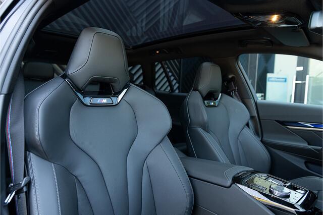 BMW 5-SERIE Touring 550e xDrive M-Sport Pro Vol !! M Stoel Bowers&Wilkens Pano Acc Headup ICONIC Stoelvent. Shadow Trekhaak