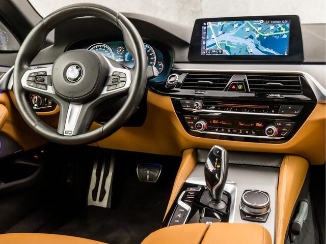 BMW 5-SERIE 530e High Executive M Sport Automaat 252Pk (GROOT NAVI, 360 CAMERA, SFEERVERLICHTING, BOWERS&WILKINS, COGNAC LEDER, MEMORY SEATS, STOELVERWARMING, NIEUWE APK, NIEUWSTAAT)