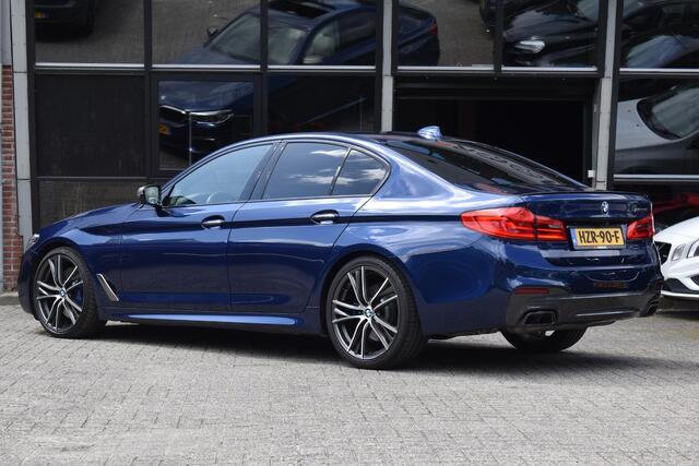 BMW 5-SERIE M550i xDrive High Executive HUD Pano Lane ACC B&W Sfeer