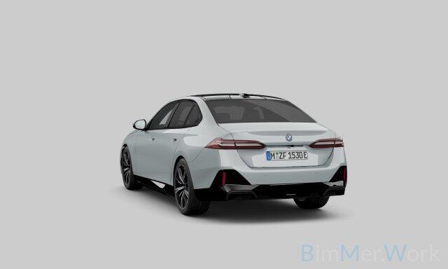 BMW 5-SERIE 530e M-Sport Pano ACC 360 H/K Stoel-vent Brooklyngrau