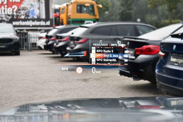 BMW 5-SERIE 530e M-Sport Pano ACC 360 H/K Stoel-vent Brooklyngrau