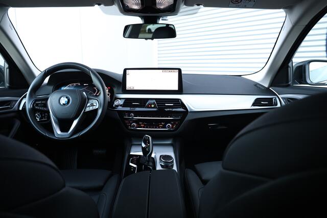 BMW 5-SERIE Touring 530e Executive 292PK NAP|Sportstoelen|Stoelverwarming|Plug in