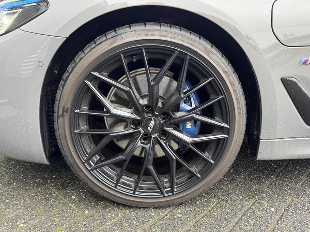 BMW 5-SERIE Touring 530e M-Sport | 360* Camera | Navigatie | Head-Up Display | 20 Inch Lichtmetalen Velgen | Elektrische Trekhaak |