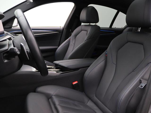 BMW 5-SERIE Sedan 545e xDrive M Sportpakket | Innovationspaket | Driving Assistant Prof. | Head-Up Display | Harman Kardon | 20"