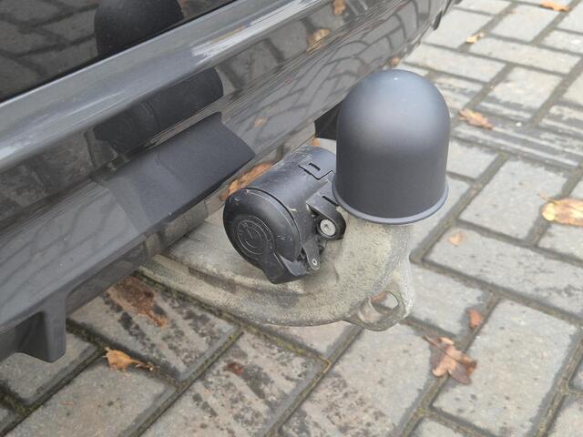 BMW 5-SERIE Touring 530e High Executive Automaat / Accu SOH 100% / M Sportpakket / Elektrisch wegklapbare trekhaak / Trekgewicht 1700 kg / elektrisch glazen panorama-dak / Stuur-, en Stoel verwarming / Climate control /