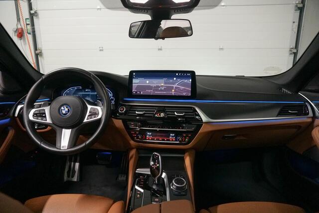 BMW 5-SERIE Touring 530e xDrive M-Sport | Panoramadak | Harman Kardon | Head Up