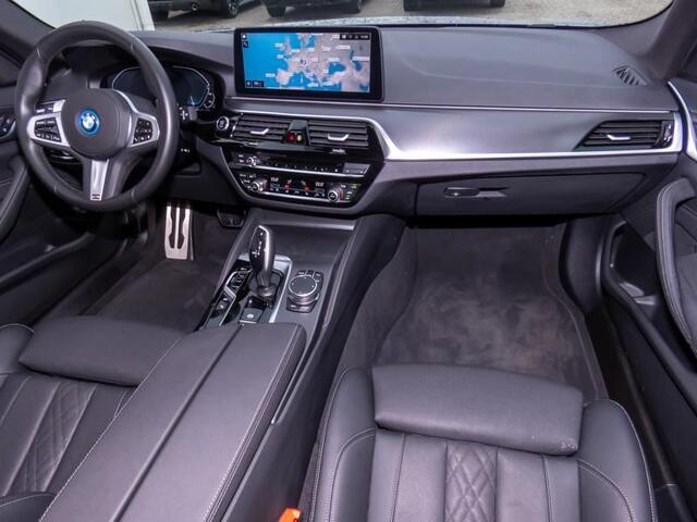 BMW 5-SERIE Touring 530e xDrive M-SPORT ** LASER, LEDER, PANORAMA, TREKH, HuD, HiFi, 19-inch LMV ** ¤ 42.750,= onder NP - Ex-BMW AG ** ** INFORMEER OOK NAAR ONZE AANTREKKELIJKE FINANCIAL-LEASE TARIEVEN **